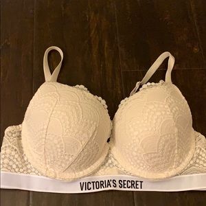 Victoria’s Secret t-shirt push-up bra